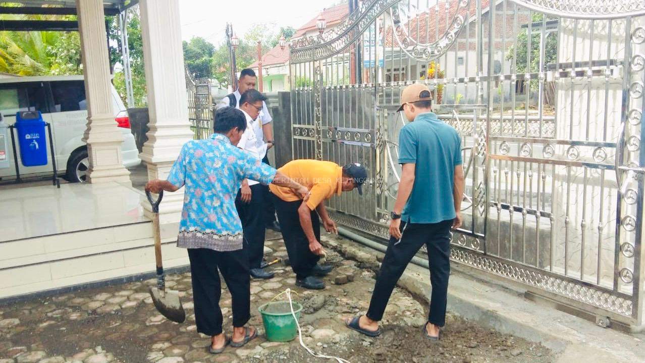 Pemerintah Desa Ketanggung Laksanakan Kerja Bakti Peringati Hari Desa Nasional